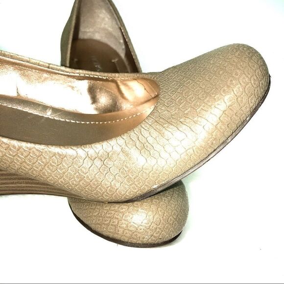 Bcbgeneration Tallie Taupe Snakeskin Wedge Shoes - Picture 8 of 8